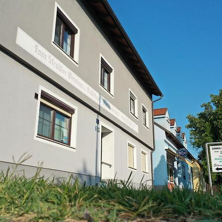 Gaestehaus Und Weinbau Zur Wiederkehr Strudler 滨湖波德斯多夫 外观 照片