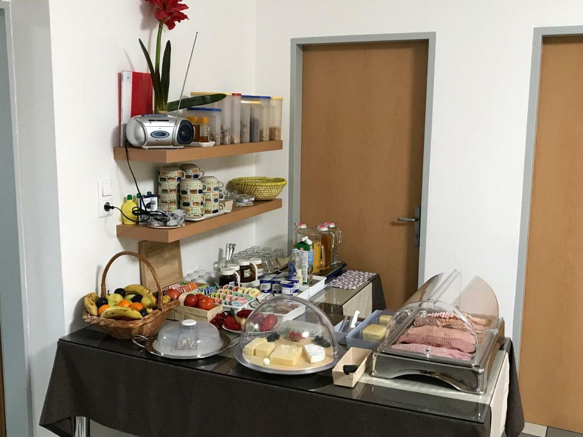 Gaestehaus Und Weinbau Zur Wiederkehr Strudler 滨湖波德斯多夫 外观 照片